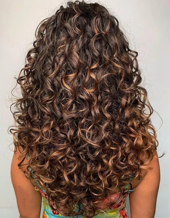 Cheveux bouclés